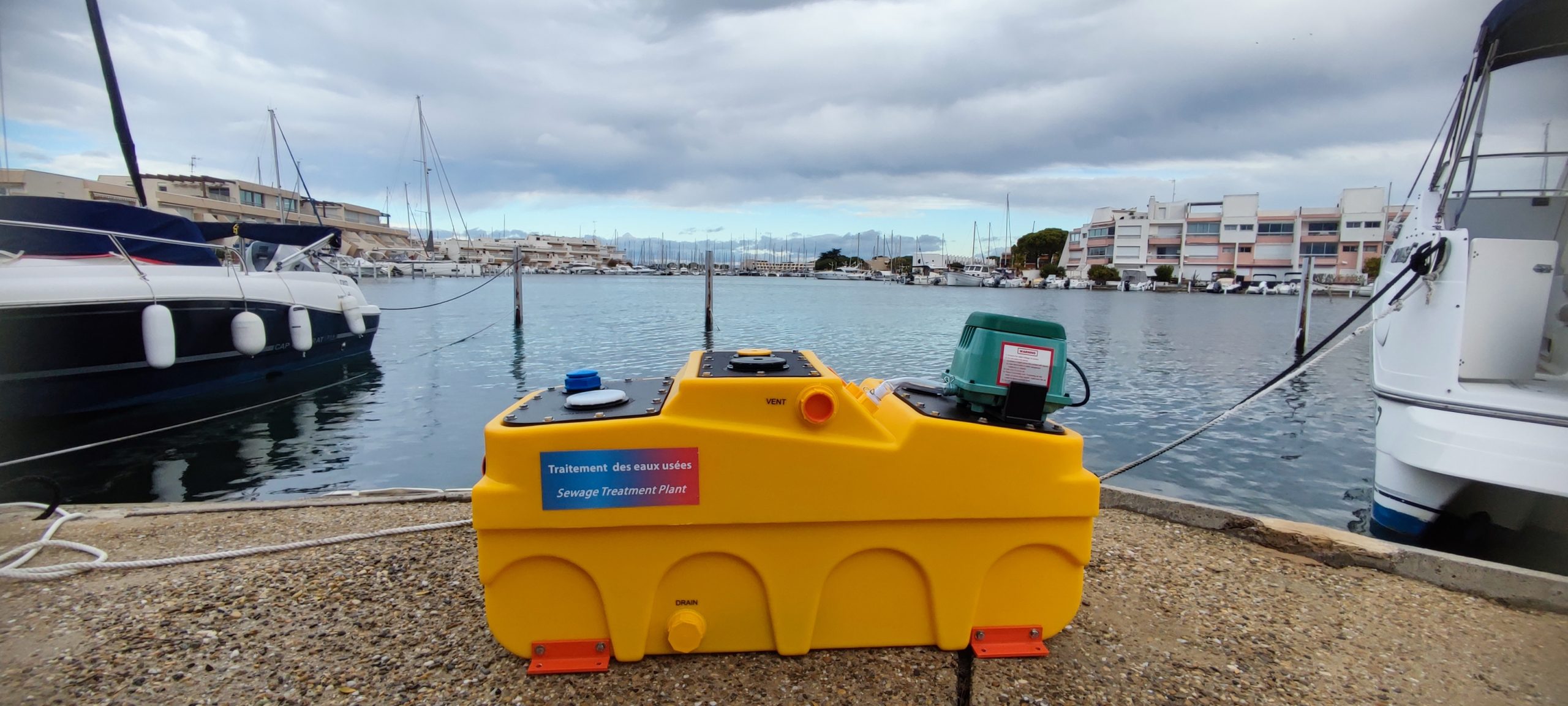 Ahead Tank prêt à installer au bord de l'eau